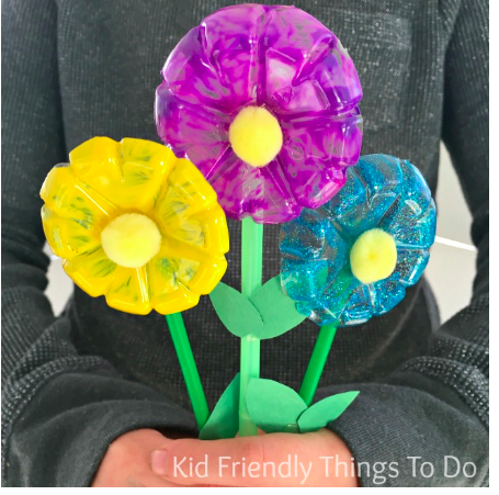 Plastic-Bottle-Flowers--kidfriendlythingstodo.com.png