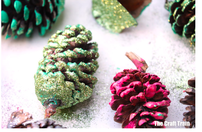cc--Sparkly-Pinecone-Ornaments--thecrafttrain.com.png