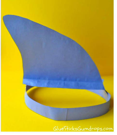 cc--shark-fin-hat--gluesticksandgumdrops.com.png