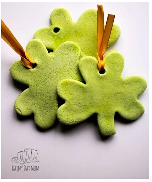 cc--sp--salt-dough-shamrocks--rainydaymum.co.png