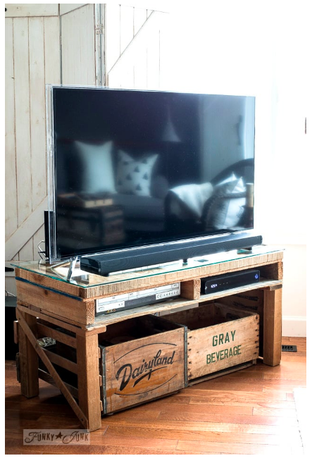 diy--Pallet-TV-Stand--funkyjunkinteriors.net.png