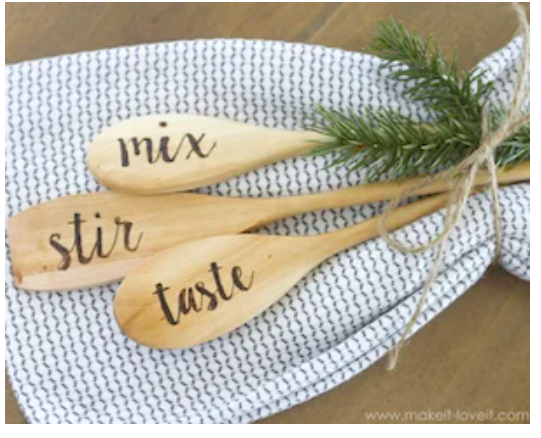 diy--ch--engraved-wooden-spoons--maeitloveit.com.png