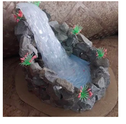 diy--sp--hot-glue-waterfall--happinessiscrafting.com.png