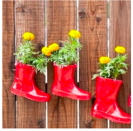 diy--sp--rain-boot-planters--thechicsite.com.png
