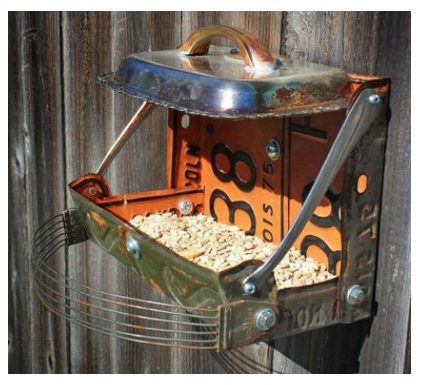 diy--spring--birdfeeder--recycled-product--junkmarketstyle.com.png