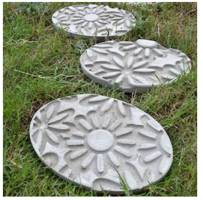 diy--spring--flower-stepping-stons--dreamalittlebigger.com.png