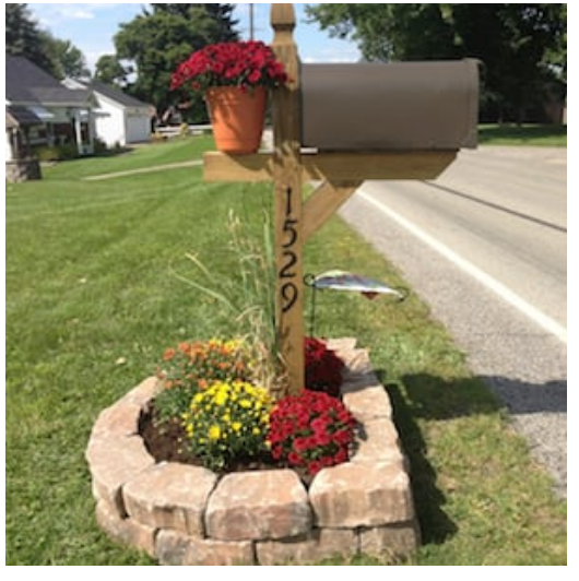 diy--spring--mailbox--flowerbedsandgardens.com.png
