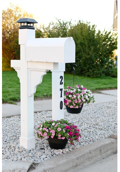 diy--spring--mailbox-makeover--tidbitsandco.com.png