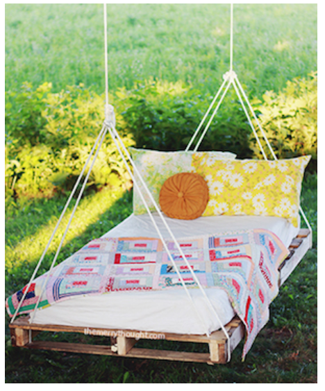 diy--spring--pallet-swing-bed--themerrythought.com.png