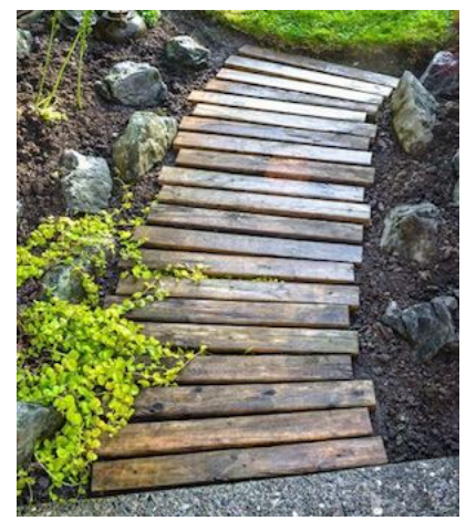 diy--spring--pallet-walkway--funkyunkinteriors.com.png