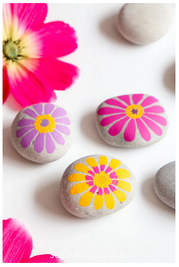 cc--Flower-Painted-Rocks--sustainmycrafthabit.com.png