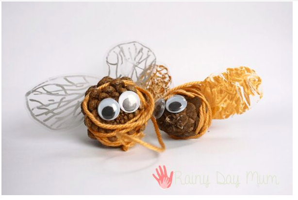 cc--Pinecone-Bee--rainydaymum.co.uk.png