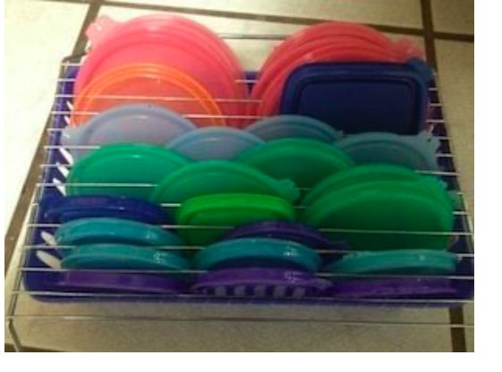 diy--dso--tupperware-lid-storage--sourceunknown.png
