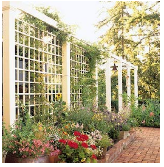 diy--spring--lattice-screen--fourgenerationsunderoneroof.com.png