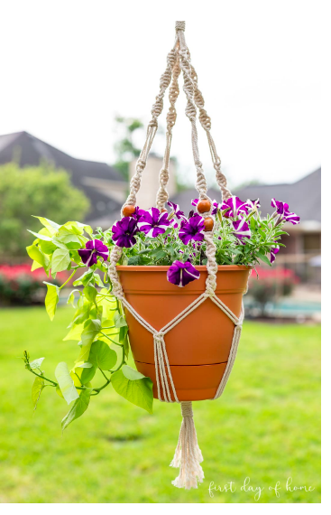 diy--spring--macrame-planter--firstdayofhome.com.png
